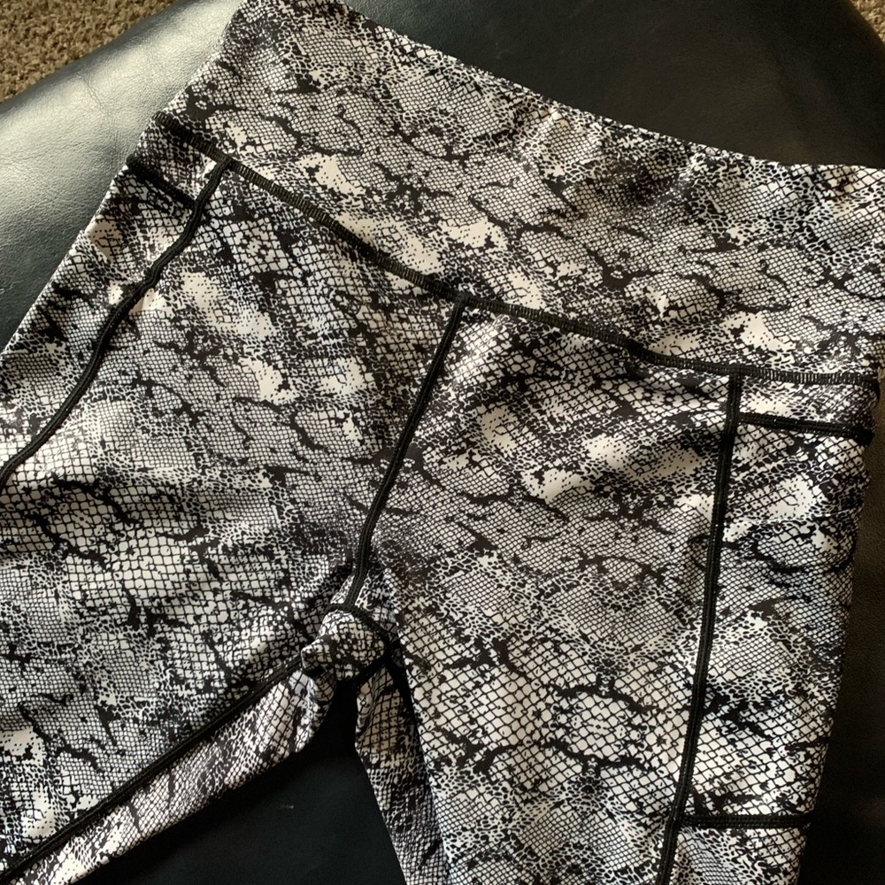 Zyia capris 8-10